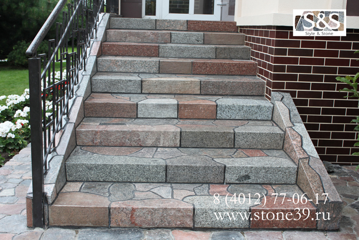 Монолитные ступени с подборкой камня по цвету (бетон облицован Г-образным гранитом)